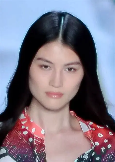 He Sui: Una Mirada Profunda a la Supermodelo China que Conquistó el Mundo
